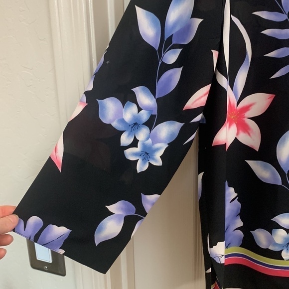 Sag Harbor Floral‎ Mandala Inspired Long Sleeve V Neck Blouse - Size SP - Picture 7 of 7